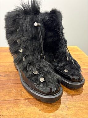 Gorgeous Aquatalia Black Leather & Plush Faux Fur Women’s Boots size 6.5